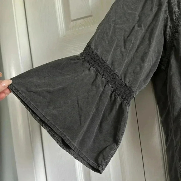 Torrid Charcoal Gray Boho Top Bell Sleeves size 2X - Picture 2 of 5